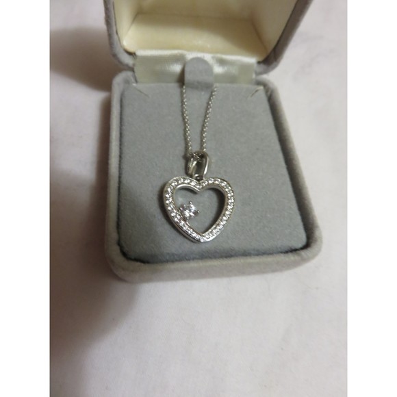 NEW WITHOUT TAGS THINGS REMEMBERED STERLING HEART NECKLACE - Picture 1 of 2
